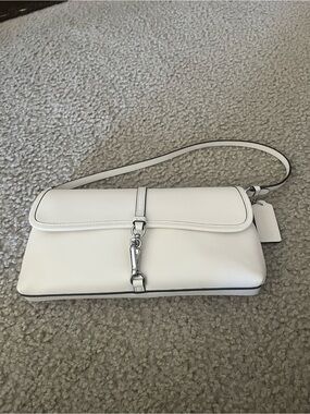 Coach Hampton shoulder bag in the color chalk with silver hardware